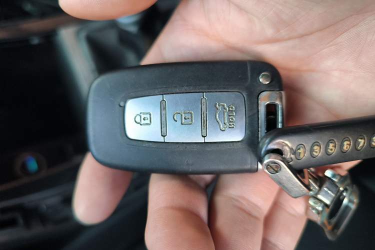 Used Hyundai Elantra (5th Generation / Langdong) 2012 1.6L Manual Leading Model
