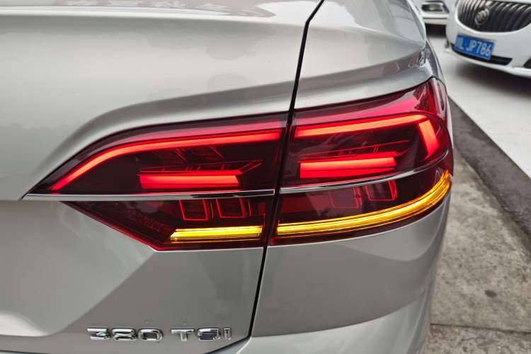 Used Volkswagen Phideon 2018 Revised Version 380TSI Two-Wheel Drive Business Edition
