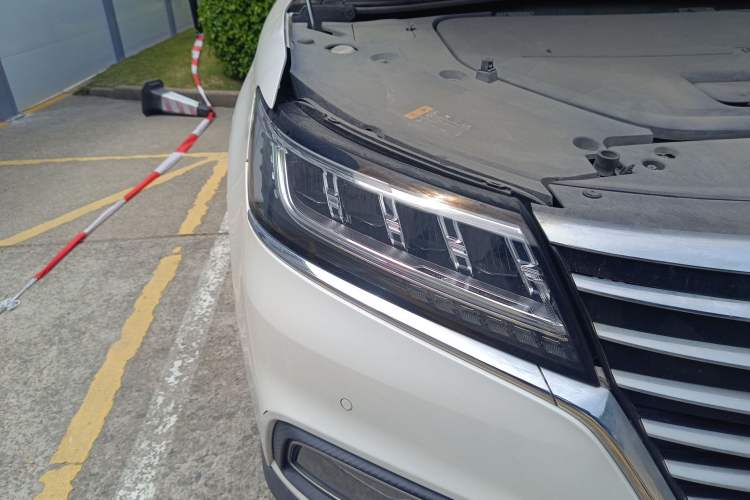 Used Roewe RX5 New Energy 2017 ERX5 EV400 Electric Internet Supreme Edition Right Front Headlight