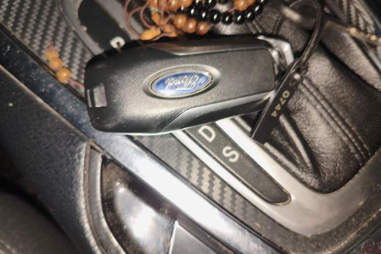 Used Ford Edge 2016 EcoBoost 245 Two-Wheel-Drive Titanium 7-Seater
