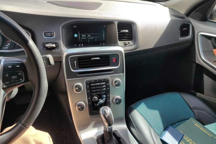 Used Volvo S60 2016 S60L T4 Zhiyuan Edition
