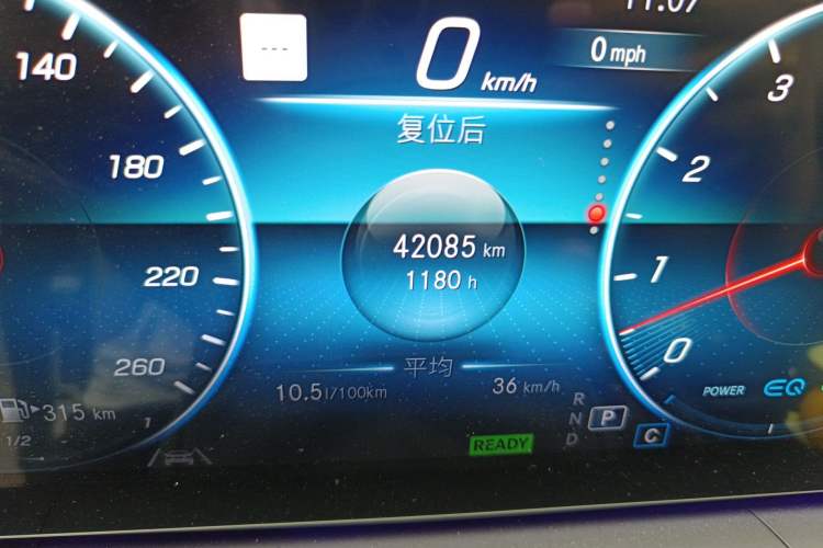 Used Mercedes-Benz GLE  Odometer Close Up