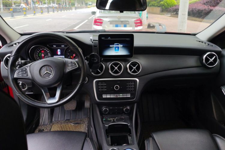 Used Mercedes-Benz GLA 2019 GLA 200 Dynamic Edition Center Console