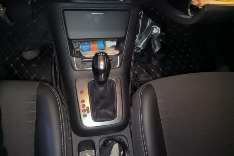 Used Volkswagen Tiguan 2016 280TSI Automatic Two-Wheel-Drive Silk Road Style Edition Gear Lever