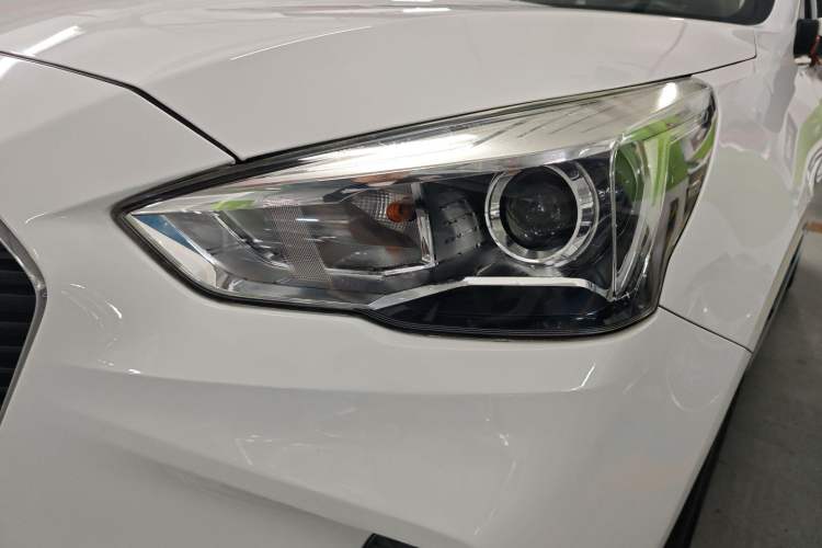 Used Haval M6 2017 1.5T Automatic Two-Wheel Drive Prestige Model Left Front Headlight