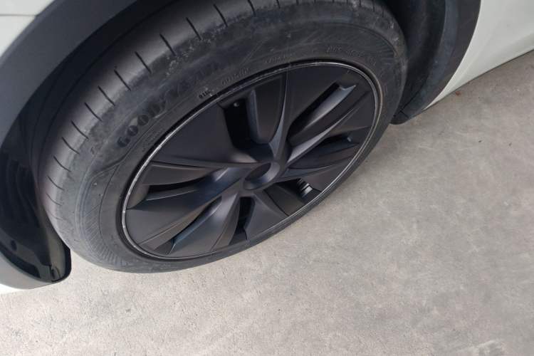 Used Tesla Model Y 2023 Rear-Wheel-Drive Version Left Front Wheel Hub