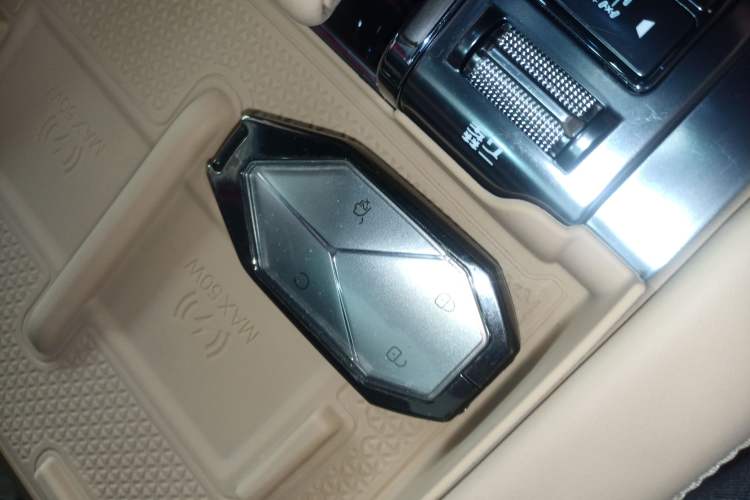 Used Formula Leopard 8 2025 Smart & Brave Flagship Edition 7 Seats Interior 1