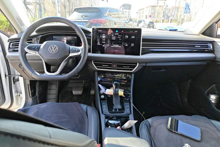 Used Volkswagen Sagitar 2023 280TSI DSG Excellence Edition Center Console