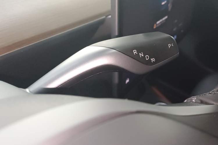 Used Tesla Model Y 2022 Long-Range All-Wheel-Drive Version Gear Lever
