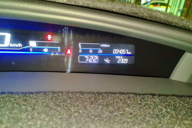 Used Honda Jade 2017 1.8L automatic Comfort version 5 seats Odometer Close Up