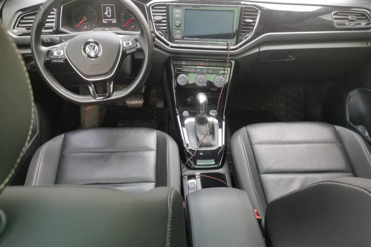 Used Volkswagen T-ROC 2019 280TSI DSG Two-Wheel Drive Comfort Version China VI Standard Center Console