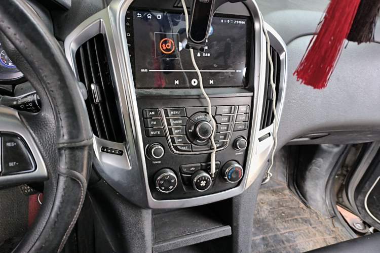 Used JMC Yuhu 5 2018 2.4T Classic Edition Diesel Manual 4x4 Luxury Long-Wheelbase JX4D24A5L Audio And AC Panel