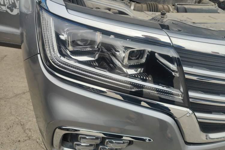 Used Roewe RX8 2018 30T Smart Connectivity Four-Wheel Drive Flagship Edition
