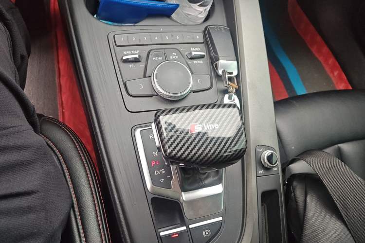 Used Audi A4L 2019 40 TFSI Ambition China VI Gear Lever