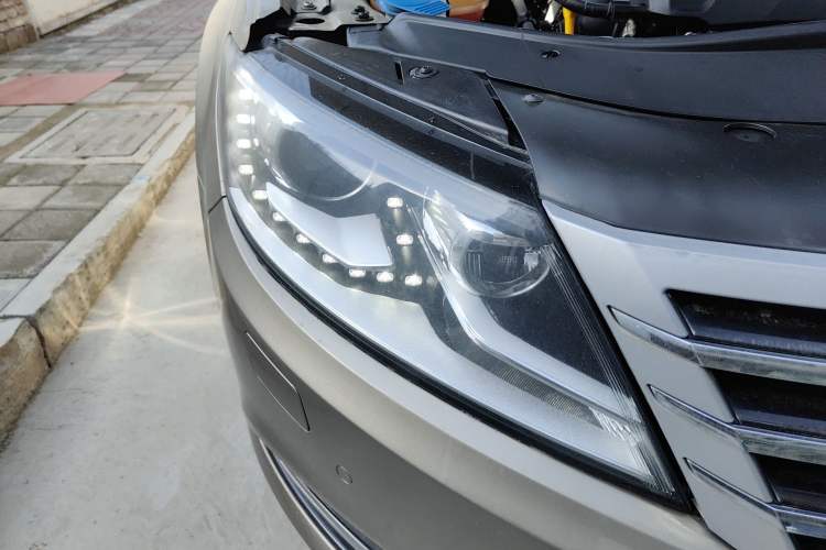 Used Volkswagen FAW-Volkswagen CC 2013 1.8TSI Prestige Model Right Front Headlight