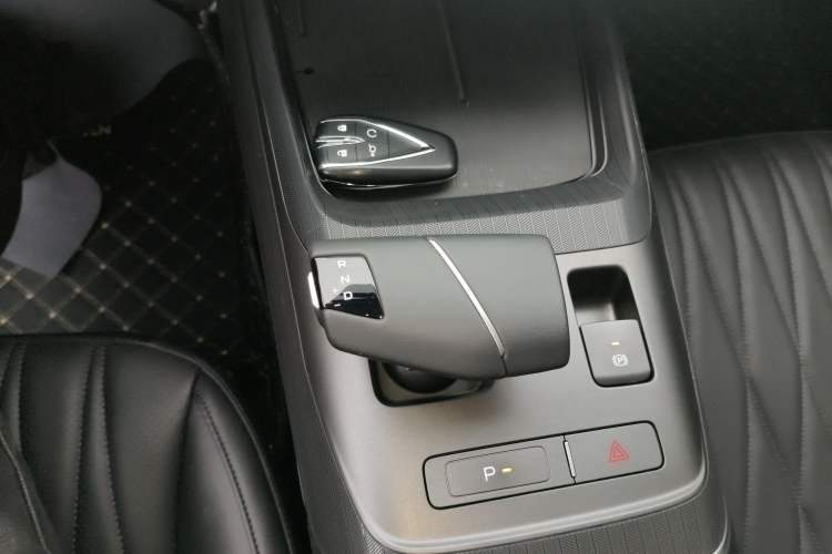 Used CHANGAN Eado 2024 1.5T GDI Automatic Flagship Edition Gear Lever