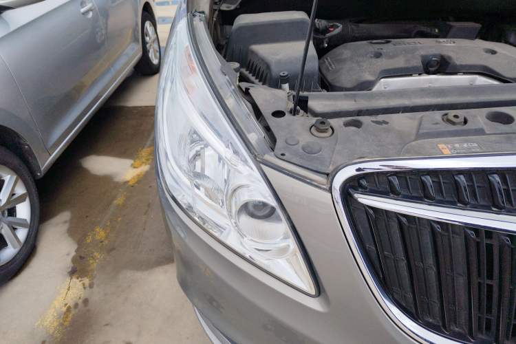 Used Buick GL8 2017 25S Prestige Version China V Standard Right Front Headlight