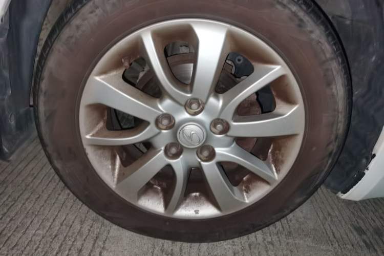 Used Soueast V5 Lingzhi 2015 1.5L Manual Luxury Model