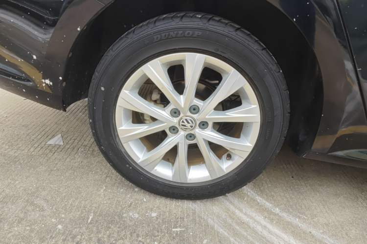 Used Volkswagen Lavida 2015 1.6L Automatic Comfort Edition Exterior 5