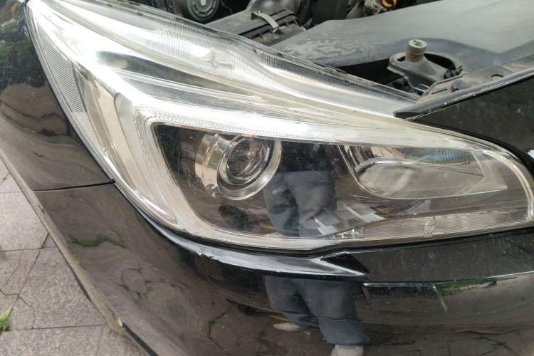 Used Subaru Outback 2015 2.5i Luxury Navigation Edition Right Front Headlight