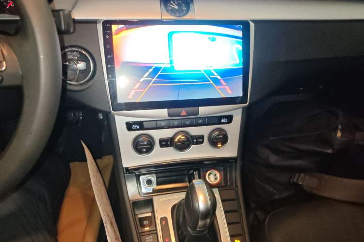 Used Volkswagen Magotan 2015 1.8TSI Advanced Model Audio And AC Panel