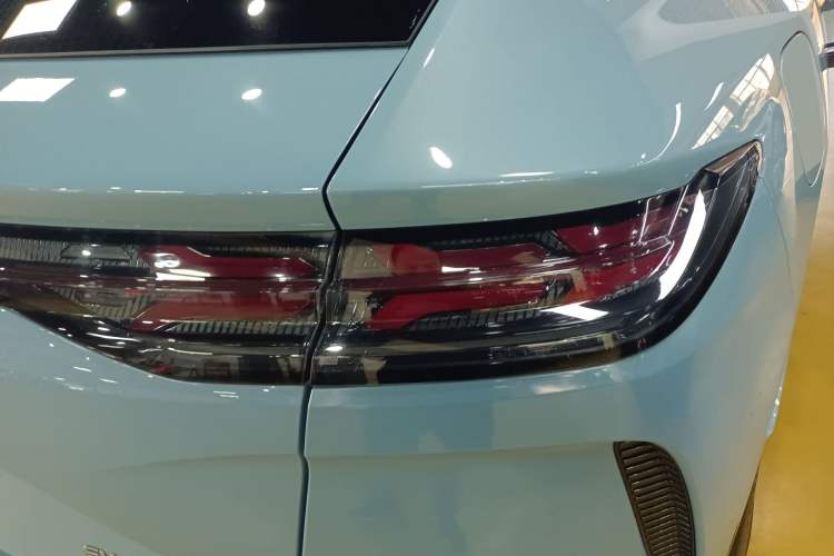 Used Denza N7 2025 630 All-Wheel Drive Intelligent Driving Dual-Laser Flagship Edition Right Rear Taillight