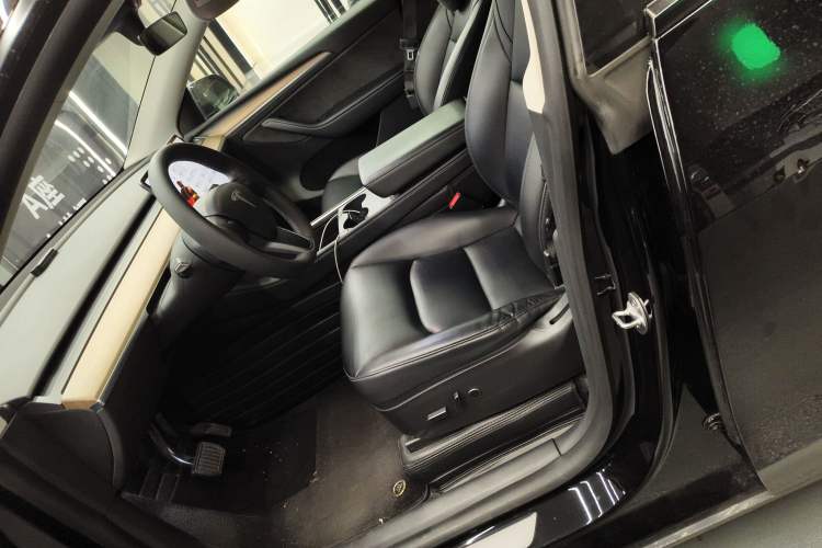 Used Tesla Model Y 2022 Long-Range All-Wheel-Drive Version