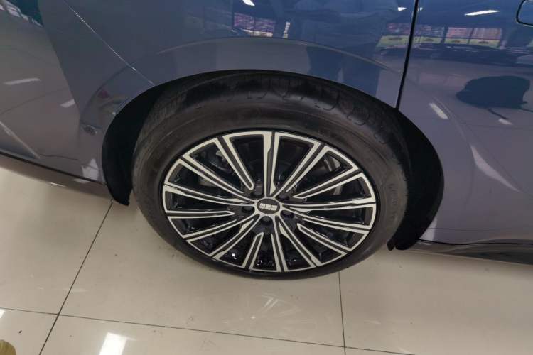 Used Geely Galaxy 8 2025 130km EM-P Exploration Edition Exterior 5