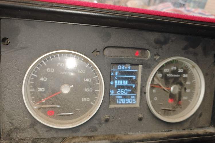 Used Iveco Daily 2017 2.8T V35 Box Truck 3 Seats 43S5
