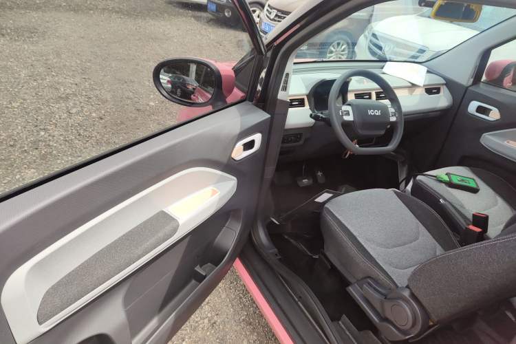 Used Chery New Energy QQ Ice Cream 2022 120km Conical Shape Lithium Iron Phosphate
