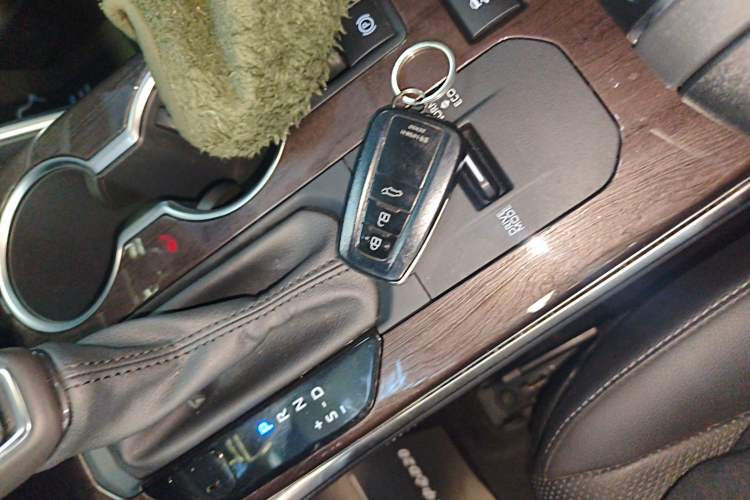 Used Toyota Highlander 2023 2.5L Smart Electric Hybrid Dual-Motor All-Wheel-Drive Supreme Edition – 7 Seats Interior 1