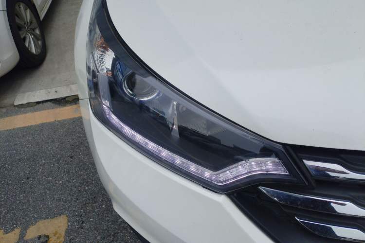Used Dongfeng Aeolus AX7 2016 2.0L Automatic Zhiyi Trim Right Front Headlight