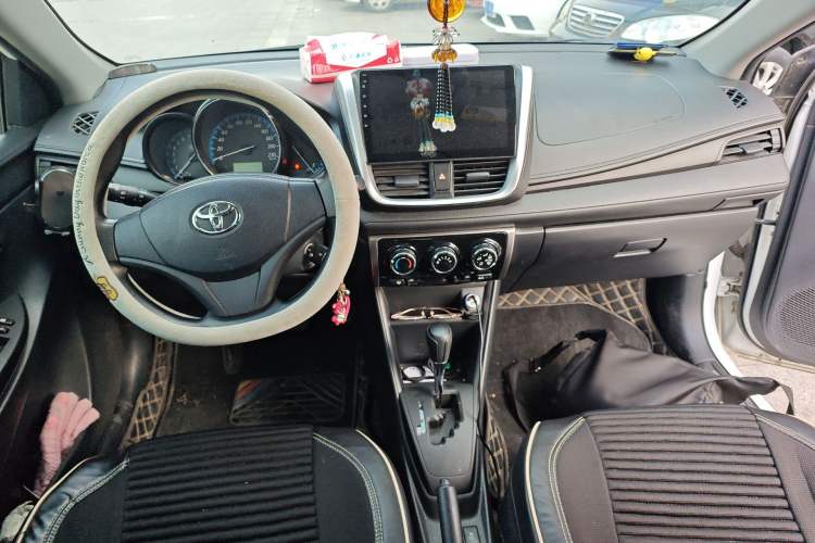 Used Toyota YARiS L Zhi Xuan 2016 Revised 1.5E CVT Charming Edition Center Console