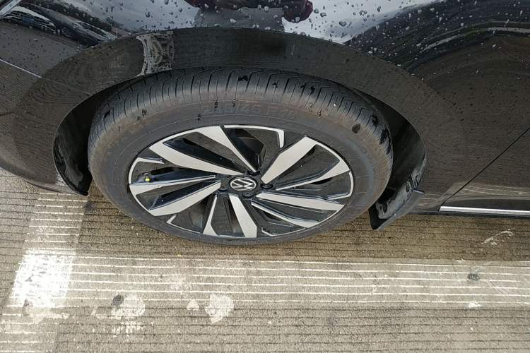 Used Volkswagen Passat 2023 Revised 330TSI Elite Edition Left Front Wheel Hub