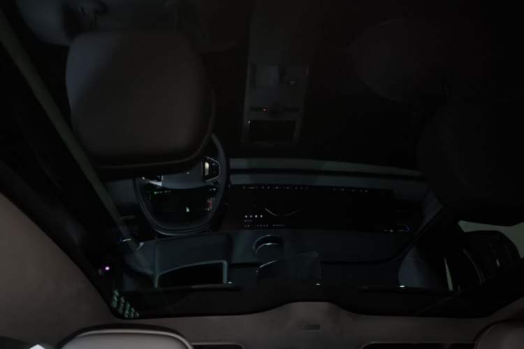 Used Geely Galaxy E8 2024 665 km Range Rear-Drive Starship Long-Range Version Headliner