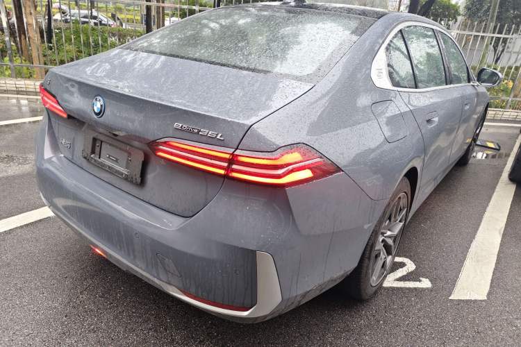 Used BMW i5 2024 eDrive 35L Luxury Package