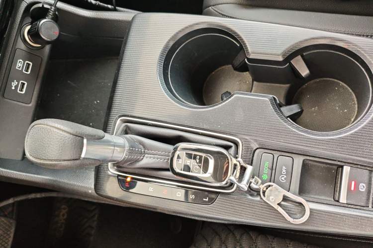 Used Honda Civic 2023 240TURBO CVT Dynamic · Center Stage Special Edition Gear Lever