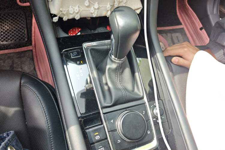 Used Mazda 3 Axela 2021 2.0L Automatic Zhi Rui Edition Gear Lever