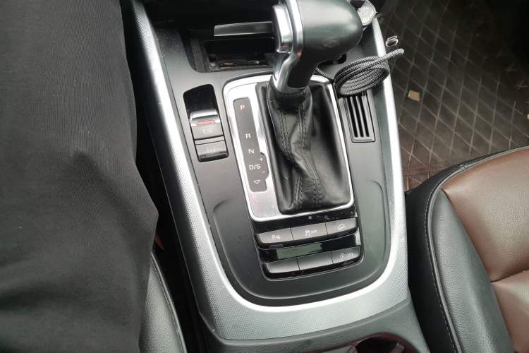 Used Audi Q5 2016 40 TFSI Technology Edition Gear Lever