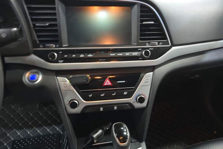 Used Hyundai Elantra (6th Generation / Lingdong) 2016 1.6L Automatic ZhiXuan – Elite Version Audio And AC Panel