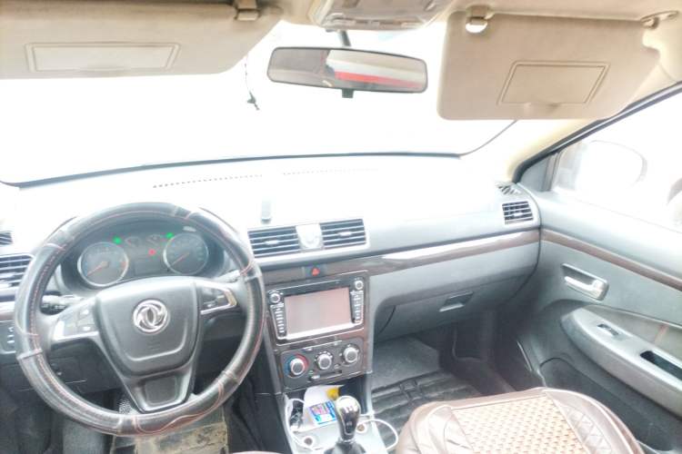 Used Dongfeng Fengon 360 2015 1.5L Manual Luxury 7-Seater China IV Standard
