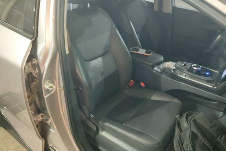 Used Toyota bZ3 2024 517 km Elite PRO Right Front Seat