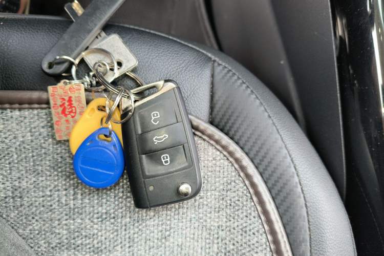 Used Volkswagen T-ROC 2018 280TSI DSG Four-Wheel Drive Comfort Version China V Standard Vehicle Key