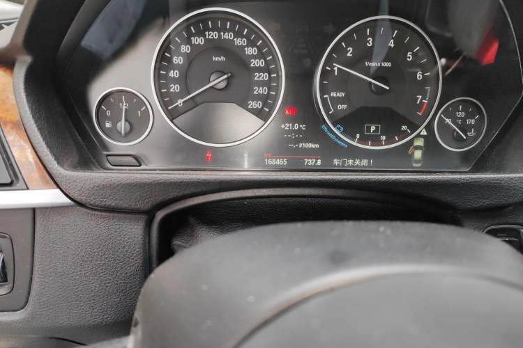 Used BMW 3 Series 2013 328Li Luxury Design Package Odometer Close Up