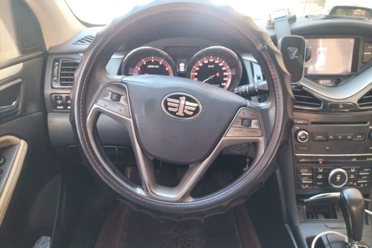 Used Bestune B70 2014 2.0L automatic luxury version Steering Wheel