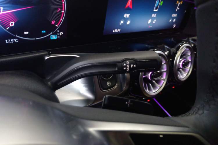 Used Mercedes-Benz GLB 2024 Refresh GLB 220 Fashion Edition Gear Lever