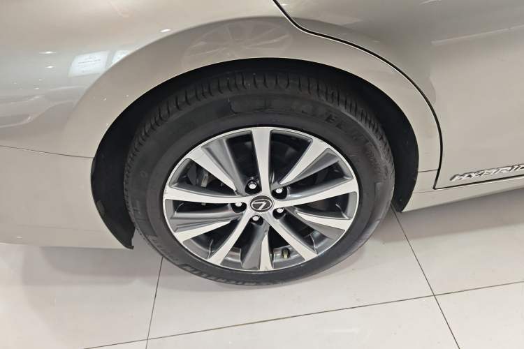 Used Lexus ES 2020 300h Premier Edition
