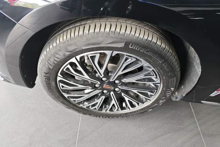 Used Hongqi H5 2024 2.0T Automatic Smart Connect Flagship Edition Left Front Wheel Hub