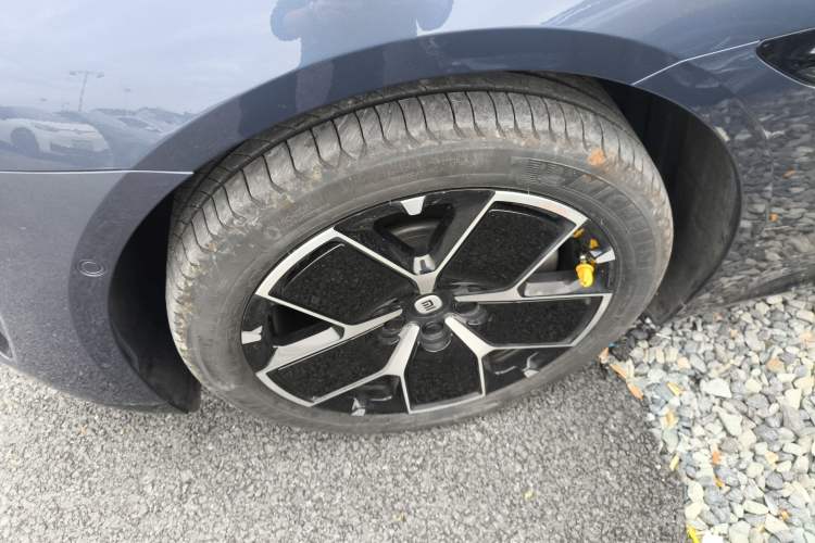 Used Xiaomi Auto SU7 2024 Rear-Drive Standard Founder Edition Left Front Wheel Hub