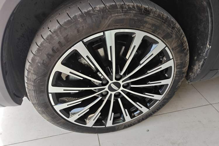 Used Geely Auto Monjaro L 2025 Dongfang Yao 2.0TD Automatic All-Wheel-Drive Wangyue Edition Left Front Wheel Hub